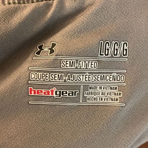 Under Armour semi-fitted size Large heat gear athletic shorts - Picture 3 of 6